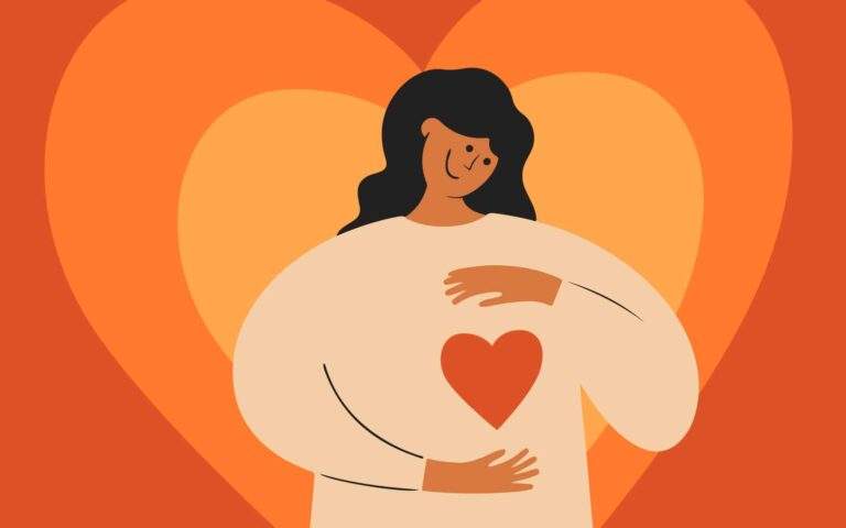 Mujer sonriente sosteniendo una gran forma de corazón rojo en las manos. Niña sana y feliz. Amor propio, cuidado del cuerpo, salud mental ilustración vectorial aislada. Amabilidad femenina, compasión, empatía. Ayuda benéfica, concepto de donación